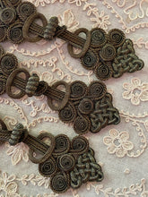 Load image into Gallery viewer, Vintage Antique Style Gold Metallic Closures