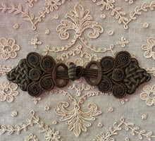 Load image into Gallery viewer, Vintage Antique Style Gold Metallic Closures