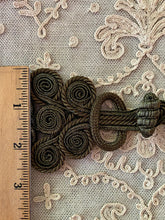 Load image into Gallery viewer, Vintage Antique Style Gold Metallic Closures
