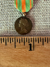 Load image into Gallery viewer, Antique French Patriotic Medal