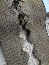 Load image into Gallery viewer, Antique Scalloped Edged Gold Metal Trim