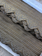 Load image into Gallery viewer, Antique Scalloped Edged Gold Metal Trim