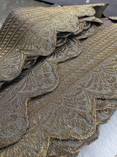 Load image into Gallery viewer, Antique Scalloped Edged Gold Metal Trim