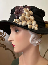 Load image into Gallery viewer, Antique Velveteen Grapes