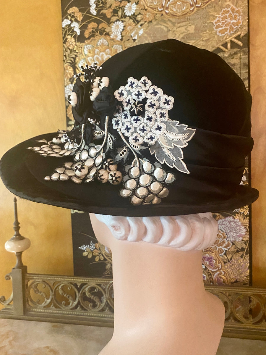 Black Hat Velvet Ribbon By Alma Hats Of Oakland California Vintage 1940 Black Hat Velvet Ribbon By Alma Hats Of Oakland California  main image 4