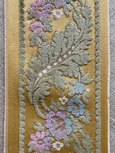 Load image into Gallery viewer, Vintage French Velvet Border