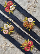 Load image into Gallery viewer, Vintage Arts & Crafts Ombre Roses Trim