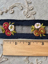 Load image into Gallery viewer, Vintage Arts & Crafts Ombre Roses Trim