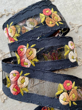 Load image into Gallery viewer, Vintage Arts & Crafts Ombre Roses Trim