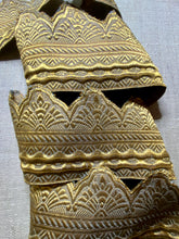 Load image into Gallery viewer, Antique Crown Pattern Gold Metal Trim