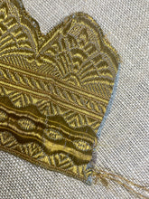 Load image into Gallery viewer, Antique Crown Pattern Gold Metal Trim