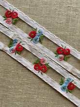 Load image into Gallery viewer, Vintage Arts & Crafts Ombre Roses Trim