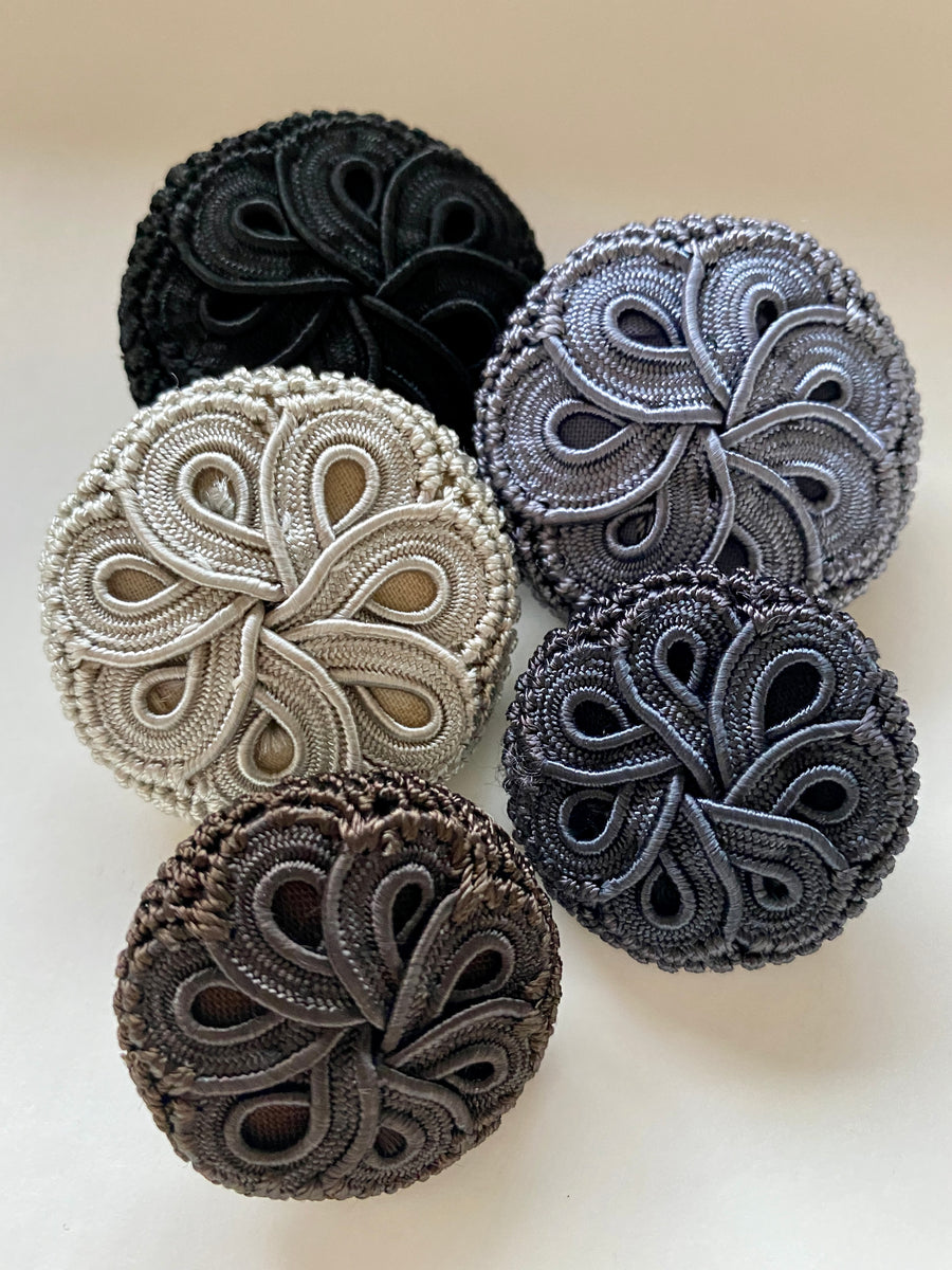 Lot De Boutons Anciens En Résine - Mercerie Vintage - Occasion Pour Création