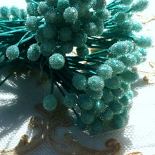 Load image into Gallery viewer, Circa 1950 Glass Stamen Buds
