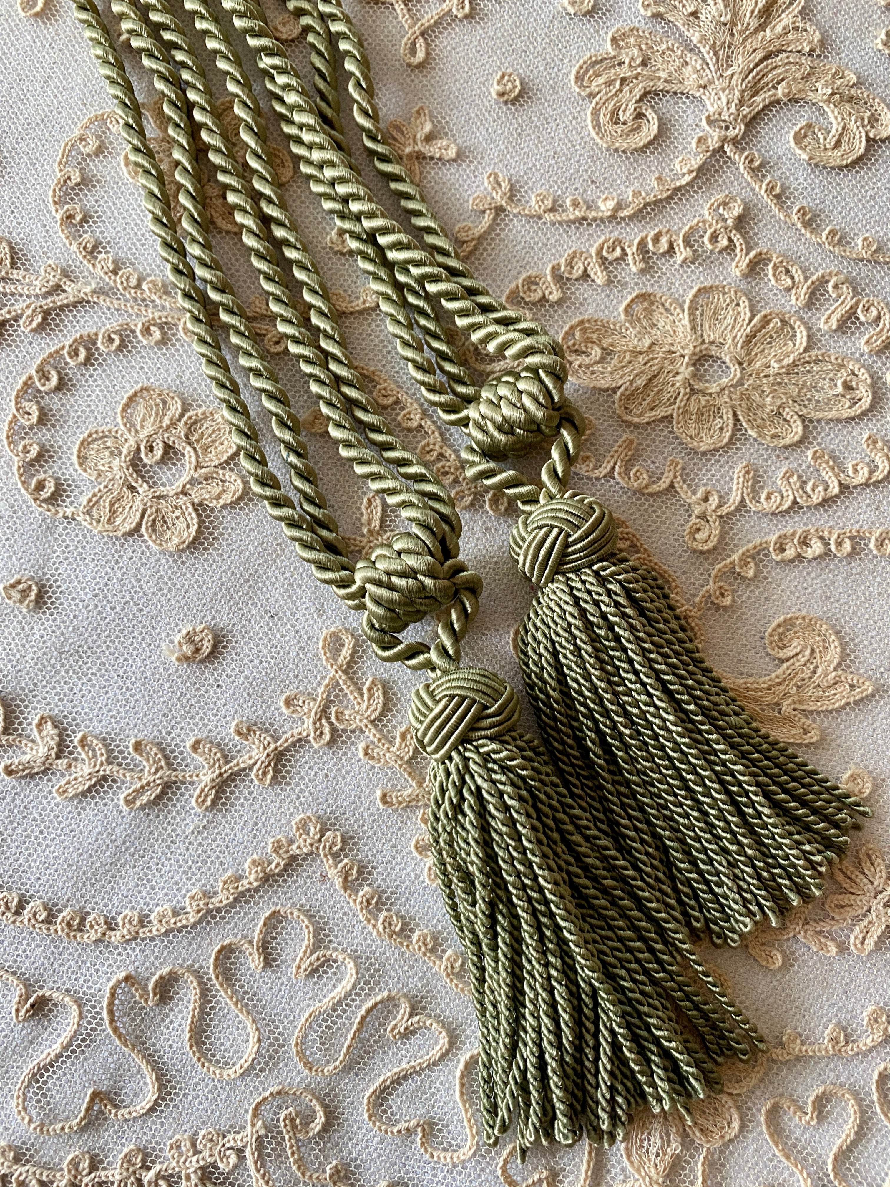 * antique ୨୧   *  脚付き ボンボニエール Vintage French Passementerie Tassels and Bobbles – Vintage