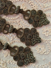 Load image into Gallery viewer, Vintage Antique Style Gold Metallic Closures