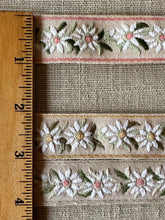 Load image into Gallery viewer, Vintage Woven Floral Ribbon Daisies