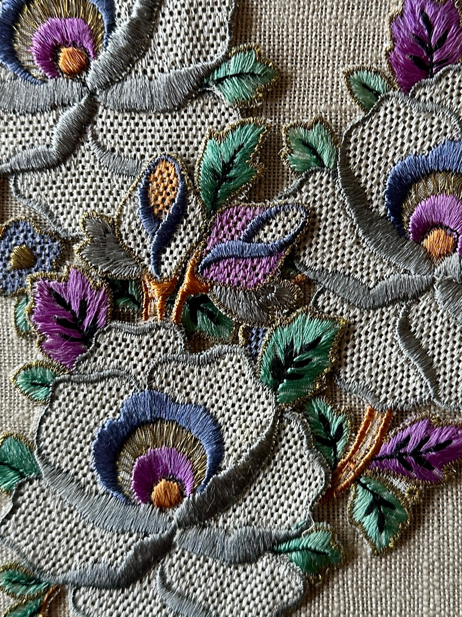Embroidered Flower Appliques Gold Metal Thread details – Vintage 