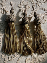 Load image into Gallery viewer, Gold Bullion Antique Tassels  Netted Top