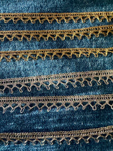 Load image into Gallery viewer, Vintage Petite Gold Metal Lace