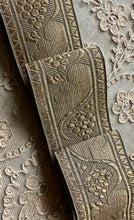 Load image into Gallery viewer, Antique Bronze/Gold Metal Trim