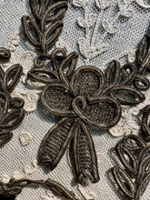 Load image into Gallery viewer, Antique Brass Metal Wreath Applique