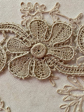 Load image into Gallery viewer, Hand Made Linen Lace Applique Swags