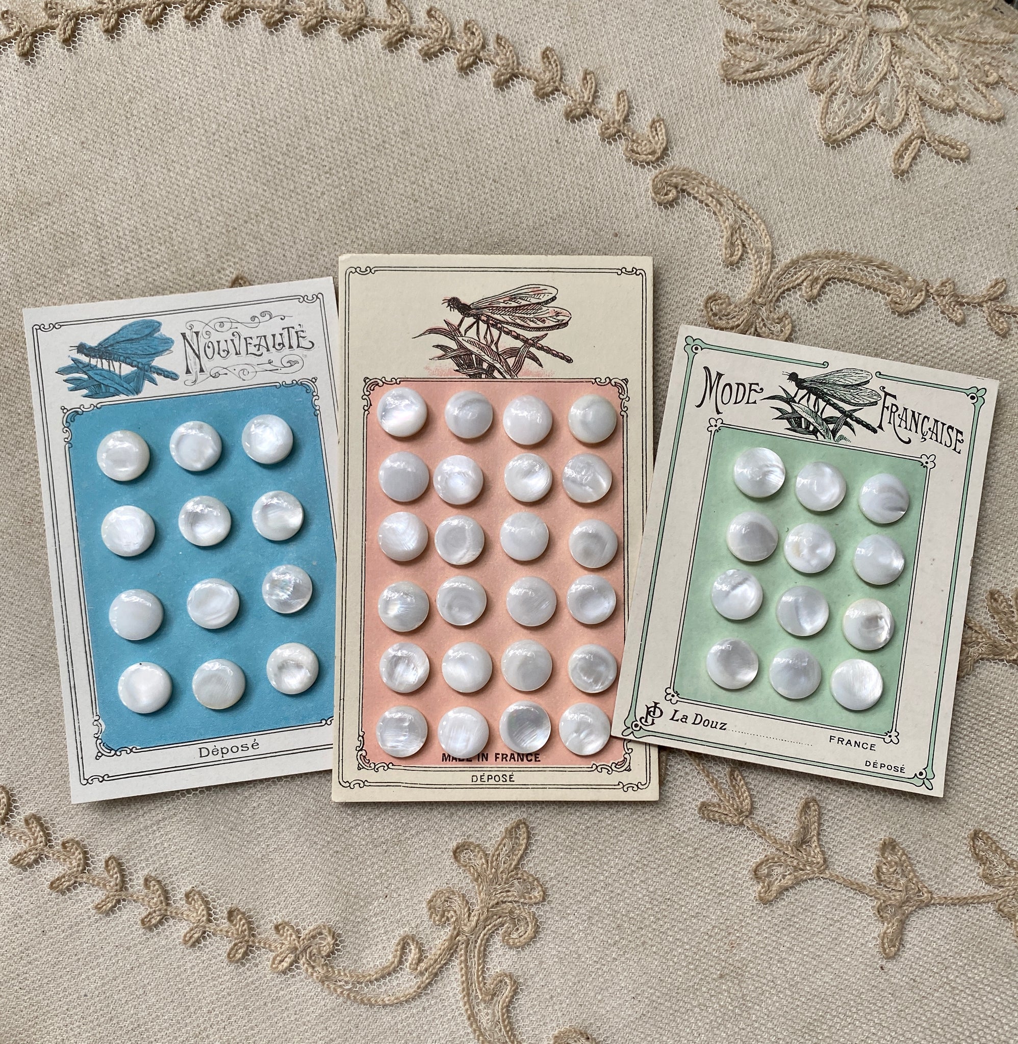 Agnes' Vintage World: Mother of pearl buttons and their cheap imitations