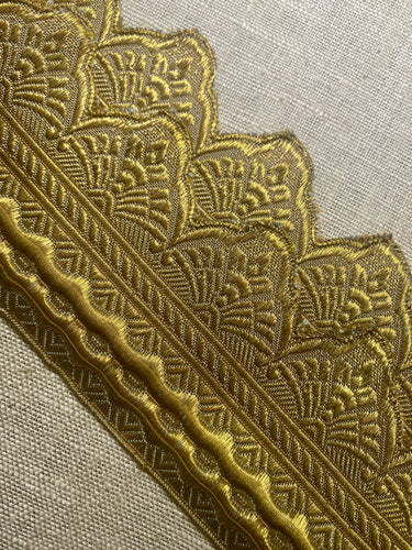 Antique Crown Pattern Gold Metal Trim
