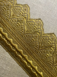 Antique Crown Pattern Gold Metal Trim