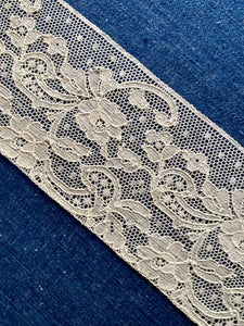 Alencon Antique Lace with Roses and Festoons