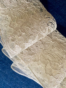 Alencon Antique Lace with Roses and Festoons