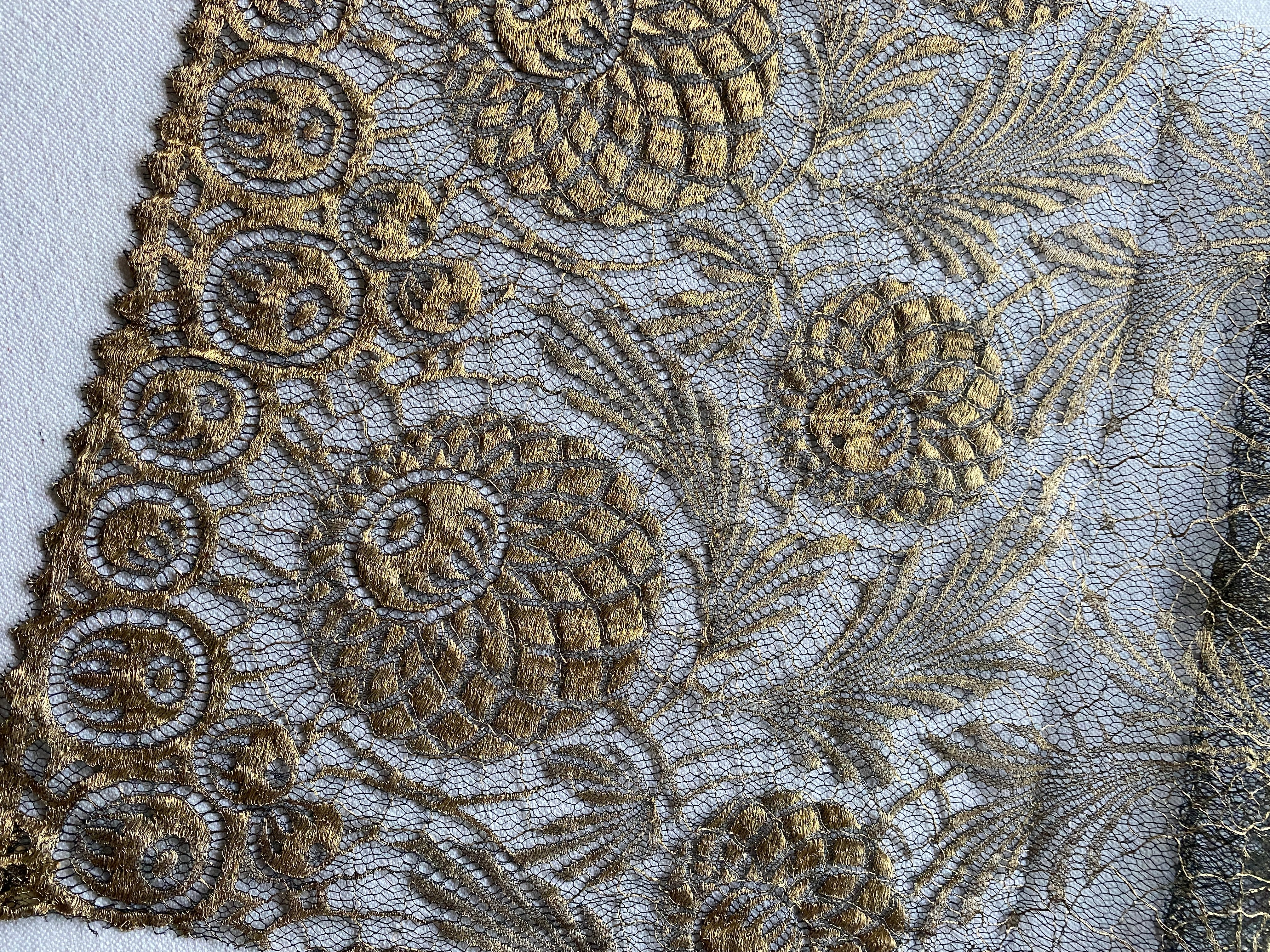 Gold Metal Lace Scalloped Border - French – Vintage Passementerie