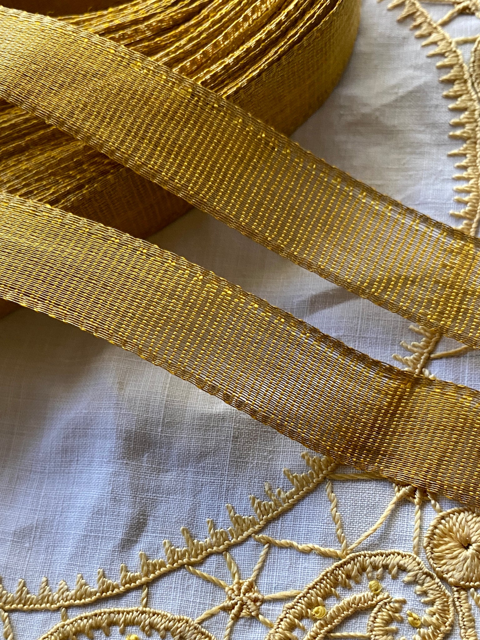 Antique French cotton ribbon Trim Pasamaneria de seda dorada agraman -   España