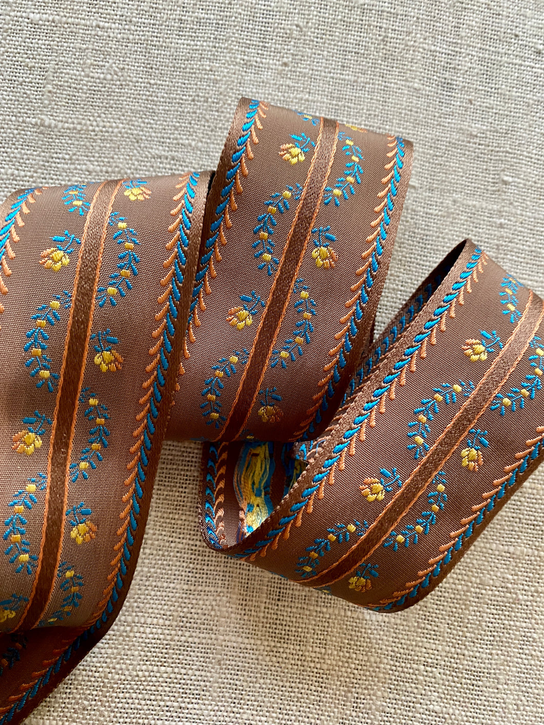 Woven Baskets and Garland Ribbons