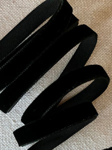 Antique Black Velvet Ribbon – Vintage Passementerie