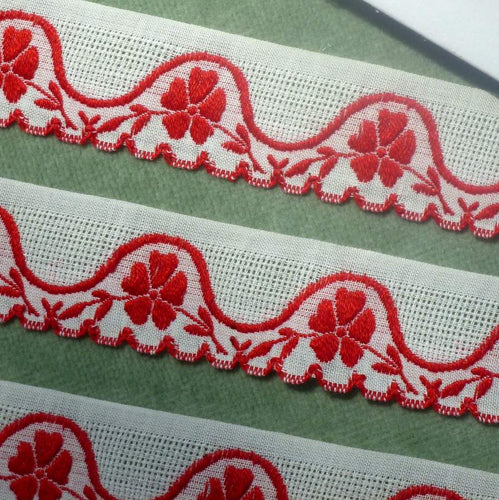 Vintage Open Weave Flower & Scalloped Border Trim