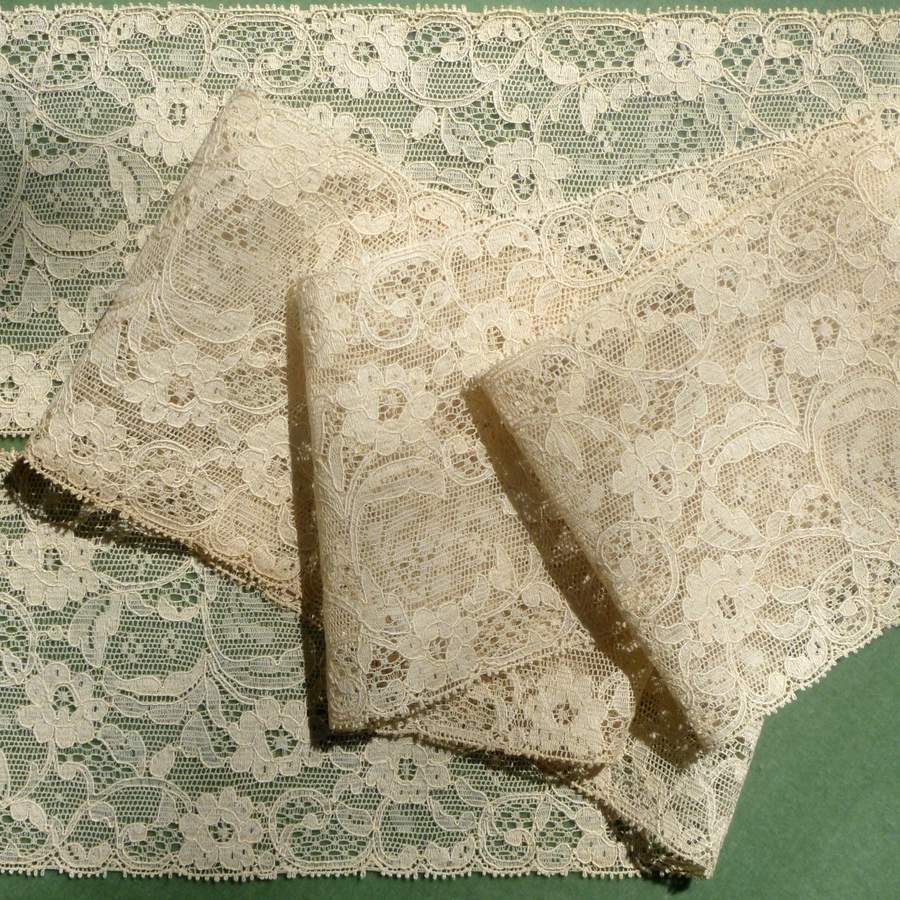French Alencon Patterned Antique Lace