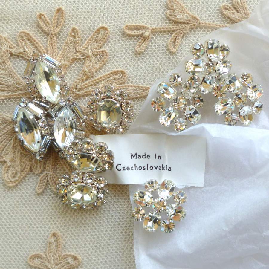 Rhinestone Buttons: Rhinestones Round Exclusive Buttons from